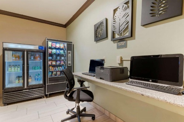Best Western Plus Forest Park Inn image 12
